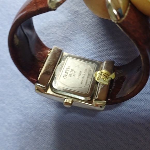 GENEVA WRIST WATCH WITH A BANGLE TYPE BAND main image 6